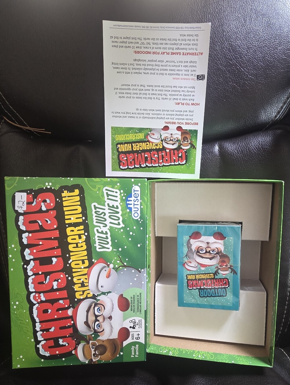 CHRISTMAS SCAVENGER HUNT CARD GAME  Open Box